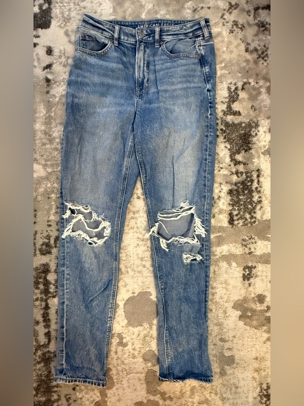 American Eagle Ripped Strigid Mom Jeans